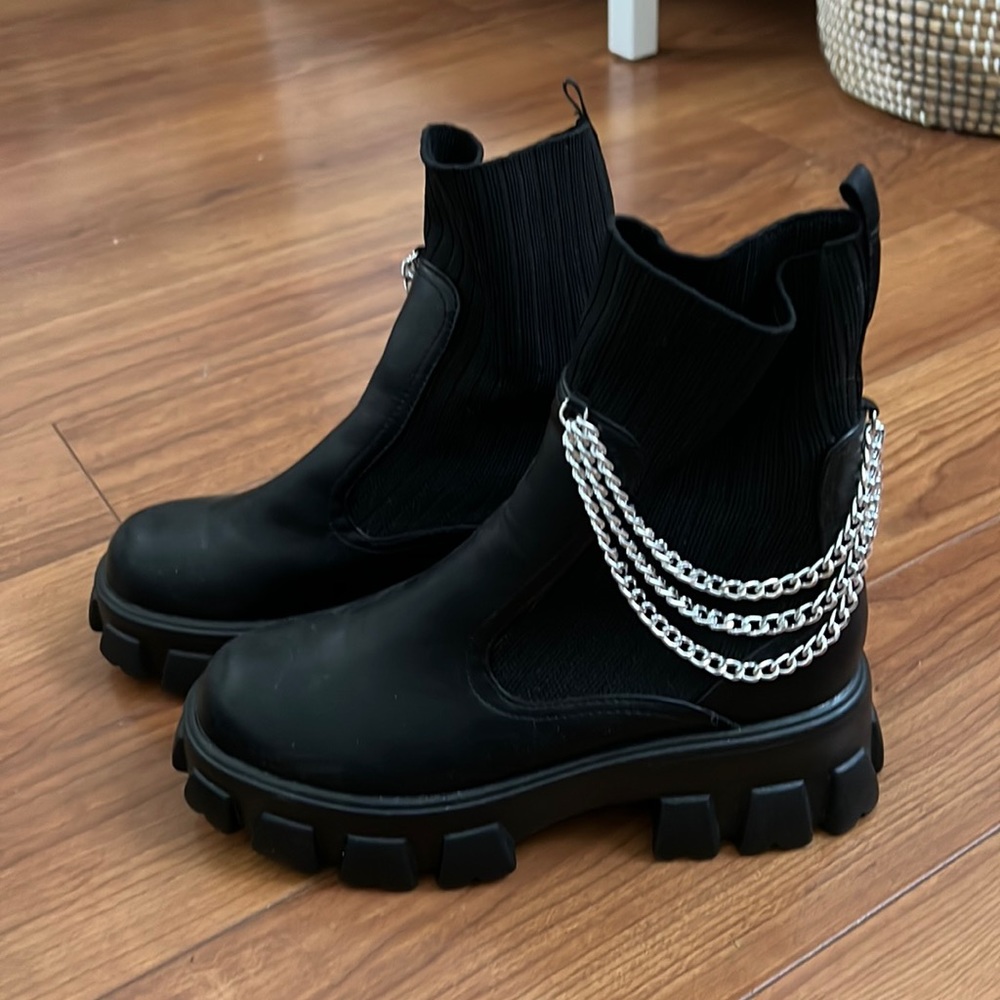 Chunky chain boots